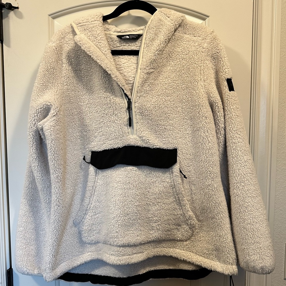 The North Face Campshire Pullover Hoodie
